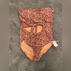 Aerie strapless swimsuit with option straps.